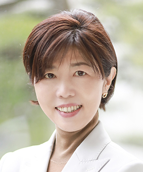 山中 雅恵 氏